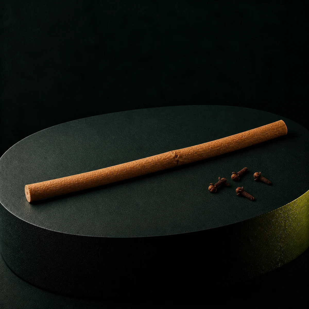 Bâton de siwak nu avec clous de girofle
